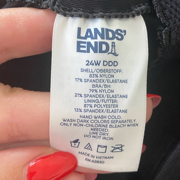 NWT Lands End Women’s Swim Suit Shirt Top Black Size 24W Built in Bra Underwire - Picture 10 of 11